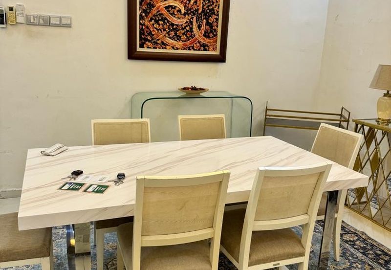 Summerglades, Perdana Lakeview West