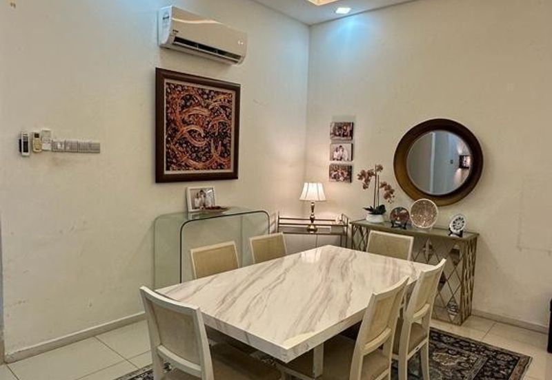 Summerglades, Perdana Lakeview West