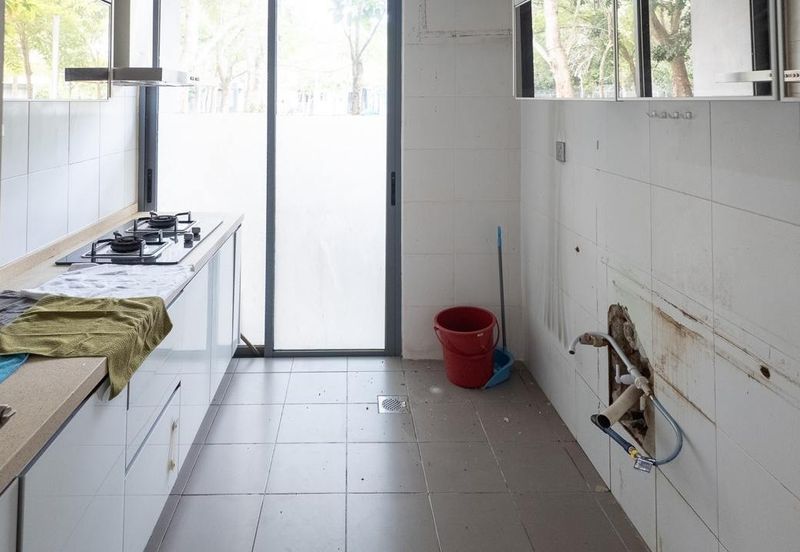 Summerglades, Perdana Lakeview West