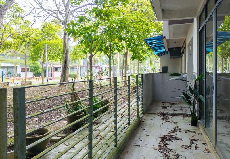 Summerglades, Perdana Lakeview West