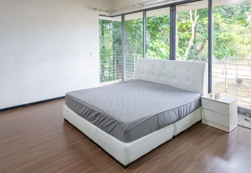 Summerglades, Perdana Lakeview West