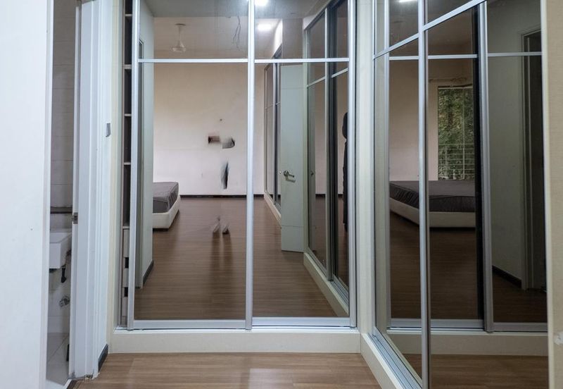 Summerglades, Perdana Lakeview West