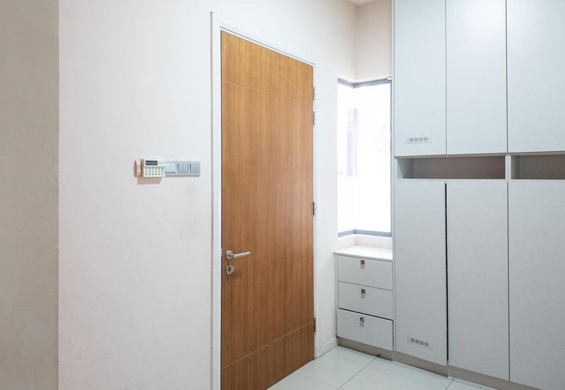 Summerglades, Perdana Lakeview West