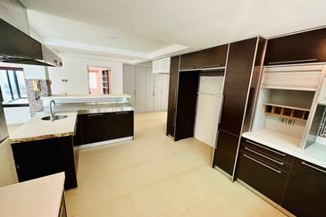 [ Huge , Prime Area]BUNGALOW 2 Storey@  BUKIT TUNKU KENNY HILLS, KUALA LUMPUR