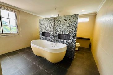 [ Huge , Prime Area]BUNGALOW 2 Storey@  BUKIT TUNKU KENNY HILLS, KUALA LUMPUR