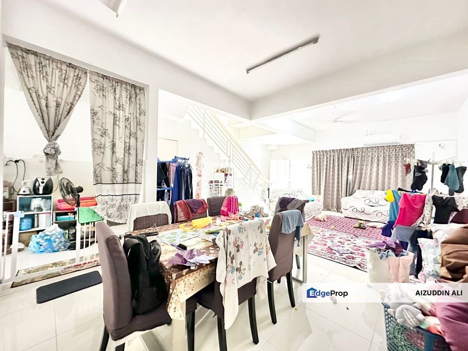 Near LRT Double Storey Taman Dato Demang Bandar Putra Permai Seri Kembangan, Selangor, Serdang