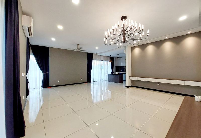 Tiana Elmina Gardens