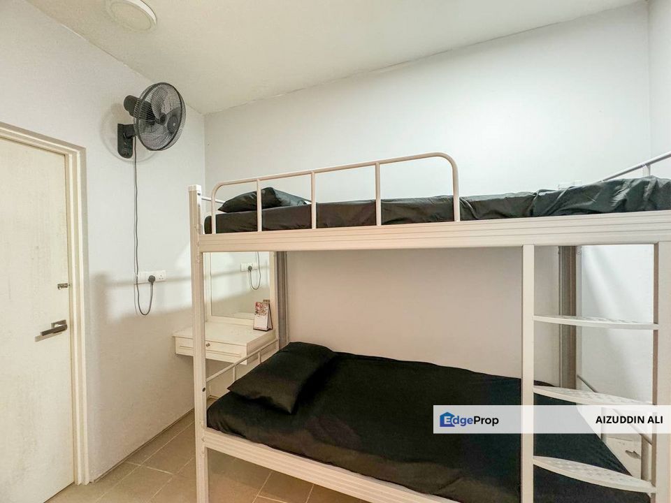 Beautiful ID Renovated and Partially Furnished 2 Storey Terrace Mirage by The Lake, Cyberjaya, Selangor, Cyberjaya