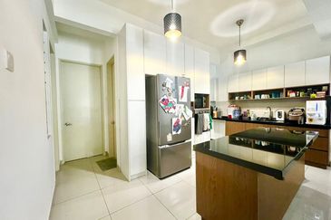 Lake Point Residence