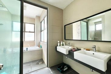 Lake Point Residence