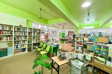 ShoP OffiCe CorNer Lot 3 StoreY BanGi GatewaY @BBB