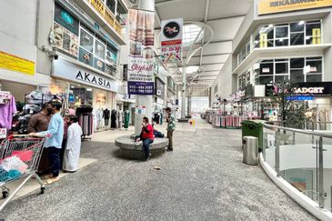 ShoP OffiCe CorNer Lot 3 StoreY BanGi GatewaY @BBB