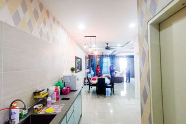 Double Storey Intermidiate Fully  Furnished 