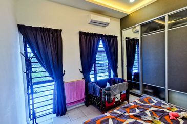 Double Storey Intermidiate Fully  Furnished 