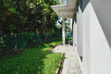 Double Storey End Lot Taman Indah Banting