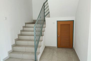 Double Storey End Lot Taman Indah Banting