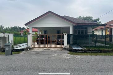 Banglo Setingkat Freehold Mahkota Hill