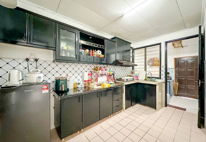 Lorong Mahkota Impian 2/17