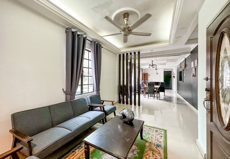 Lorong Mahkota Impian 2/17