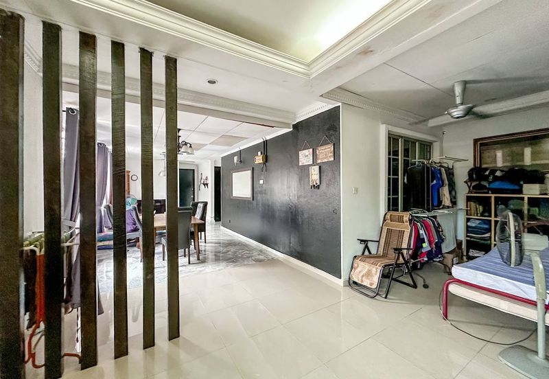 Lorong Mahkota Impian 2/17