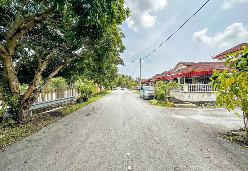 Lorong Mahkota Impian 2/17