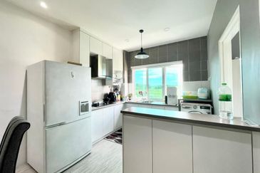 mUrAH Townhouse Simfoni Perdana,LBS Alam Perdana