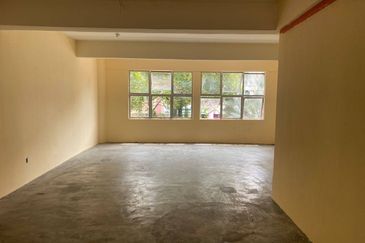 4 Storeys Shop Lot Putra Indah. Bdr Baru Nilai Negeri Sembilan  