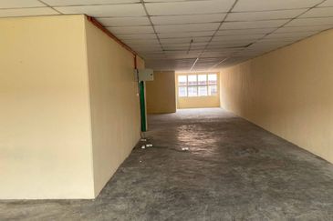 4 Storeys Shop Lot Putra Indah. Bdr Baru Nilai Negeri Sembilan  