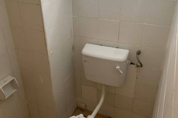 4 Storeys Shop Lot Putra Indah. Bdr Baru Nilai Negeri Sembilan  