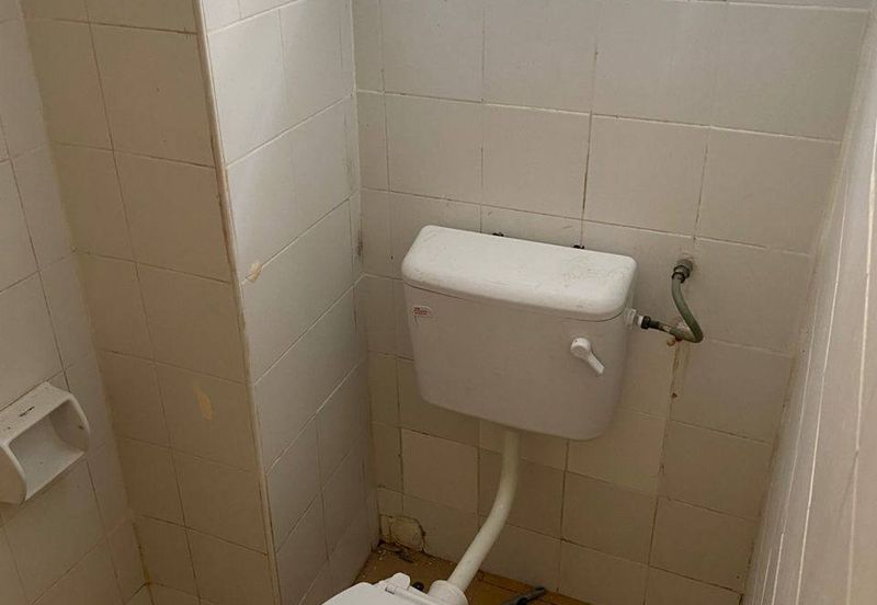 4 Storeys Shop Lot Putra Indah. Bdr Baru Nilai Negeri Sembilan  