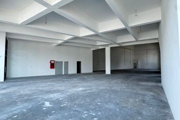 Warehouse 3 Storey Semi D Rawang, Selangor (Near To Tol Rawang & Highway)