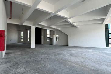 Warehouse 3 Storey Semi D Rawang, Selangor (Near To Tol Rawang & Highway)