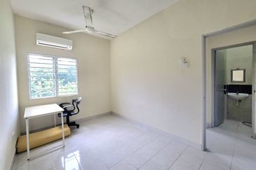 Kemuning Greenhills 3, 2 Storey Terrace,  Seksyen 32, Shah Alam