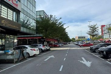 Near Kipmall, Kota Warisan, 2 Storey Shoplot