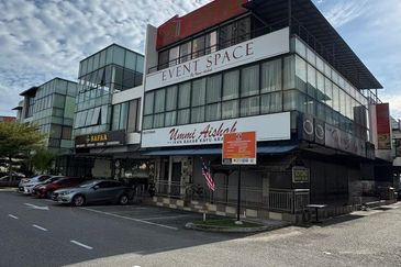 Near Kipmall, Kota Warisan, 2 Storey Shoplot