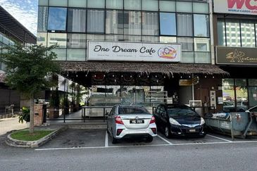 Near Kipmall, Kota Warisan, 2 Storey Shoplot