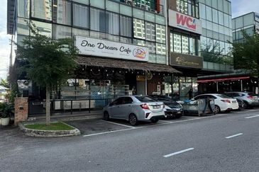 Near Kipmall, Kota Warisan, 2 Storey Shoplot