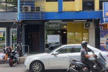 Ground Floor Shoplot  Facing Highway, Near KTM & The Mines (Seri Kembangan)