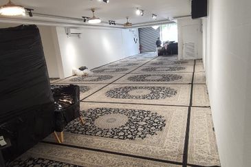 Ground Floor Shoplot  Facing Highway, Near KTM & The Mines (Seri Kembangan)