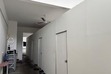 END LOT 💗2 Storey SHOPLOT  Renovated Pusat Komersial Tiara Sendayan,Labu N9 