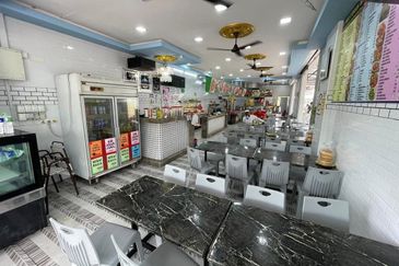 END LOT 💗2 Storey SHOPLOT  Renovated Pusat Komersial Tiara Sendayan,Labu N9 