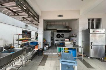 END LOT 💗2 Storey SHOPLOT  Renovated Pusat Komersial Tiara Sendayan,Labu N9 