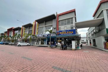 END LOT 💗2 Storey SHOPLOT  Renovated Pusat Komersial Tiara Sendayan,Labu N9 