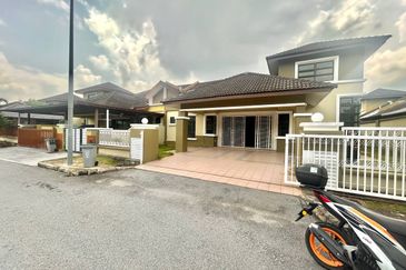 Taman Bandar Warisan Puteri, Seremban, Semi D 1.5 Tingkat For Sale