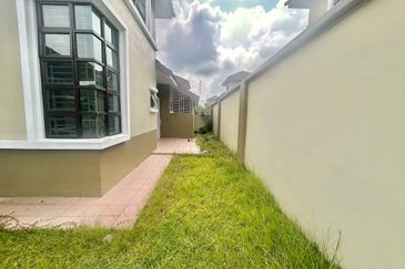 Taman Bandar Warisan Puteri, Seremban, Semi D 1.5 Tingkat For Sale