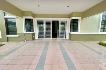 Taman Bandar Warisan Puteri, Seremban, Semi D 1.5 Tingkat For Sale
