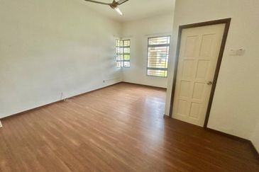 Taman Bandar Warisan Puteri, Seremban, Semi D 1.5 Tingkat For Sale