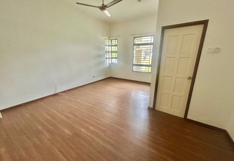 Taman Bandar Warisan Puteri, Seremban, Semi D 1.5 Tingkat For Sale