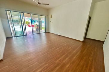 Taman Bandar Warisan Puteri, Seremban, Semi D 1.5 Tingkat For Sale