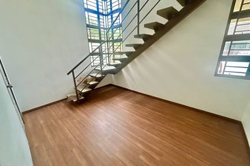 Taman Bandar Warisan Puteri, Seremban, Semi D 1.5 Tingkat For Sale